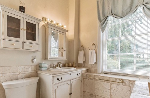 Quinton House | Large Historic Vintage Rural Home