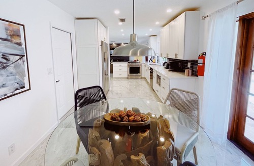 Imperial Point House | Large & Modern 4 BR home w/pool in Fort Lauderdale