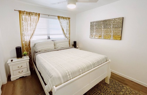 Imperial Point House | Large & Modern 4 BR home w/pool in Fort Lauderdale