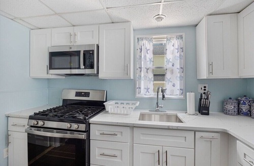 Anglesea House | LARGE PRIVATE HOUSE! CLOSE TO BAY & NORTH WILDWOOD NIGHT LIFE! WALK TO BEACH!