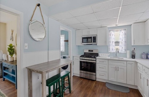 Anglesea House | LARGE PRIVATE HOUSE! CLOSE TO BAY & NORTH WILDWOOD NIGHT LIFE! WALK TO BEACH!