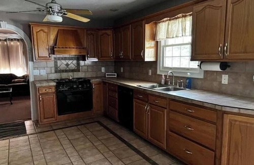 Delbarton House | Large spacious house with ample parking for large groups.