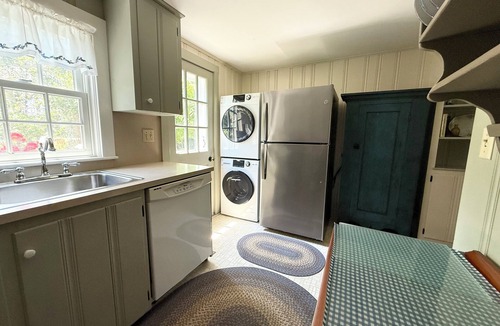 West Chatham Cottage | Large Yard, Quiet; 300 Yd on Sidewalk to Hardings Beach