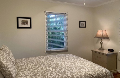 Colee Hammock House | Las Olas 2 Bedroom Villa House: Walking to Beach, Dining and Nightlife!