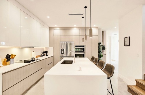 Middle River Terrace House | Las Olas-8 BD with Two HTD Pool-Jacuzzi-BBQ-Games