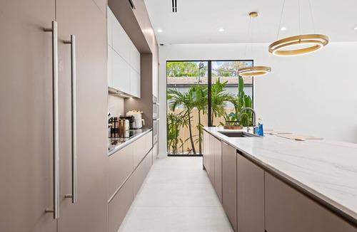 Victoria Park House | Las Olas, Holiday Park & beach at your door!