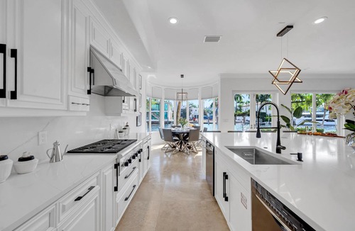 Hendricks and Venice Isles Villa | Las Olas Isles Waterfront Villa | Heated Pool & Dock | Fiesta Key | VlLLAS