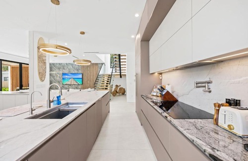 Victoria Park House | Las Olas nights beach days right at your door