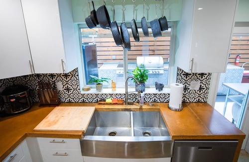 Riverside Park House | Las Tortugas Modern Beach Oasis. Heated pool, Saltwater Filter Tiki Hut.