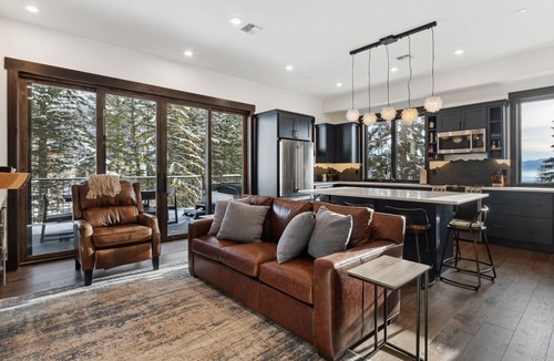 Whitefish Ski Chalet | Last Chair Lair - Ski-in Ski-out Chalet w/ hot tub, ski locker & fitness center!