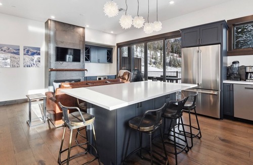 Whitefish Ski Chalet | Last Chair Lair - Ski-in Ski-out Chalet w/ hot tub, ski locker & fitness center!