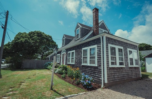 Mara Vista House | Last minute deal - walk to the beach - 4 bedroom - super cute!