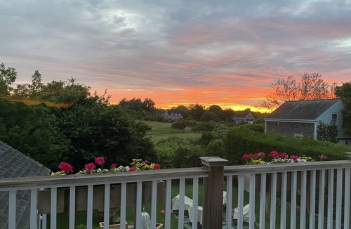 Nantucket Town House | Last week of Aug open, enjoy Labor Day on Nantucket. Fall dates available
