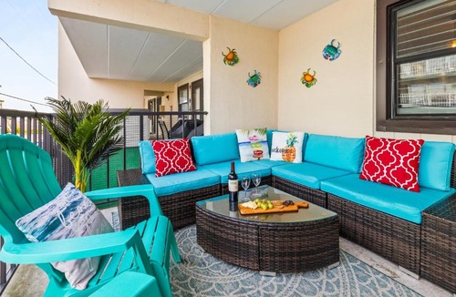 Midtown Ocean City Apartment | Late August Labor Day Deals! Ocean Block Sleeps 6 Beach Gear