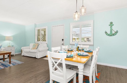 Midtown Ocean City Apartment | Late August Labor Day Deals! Ocean Block Sleeps 6 Beach Gear
