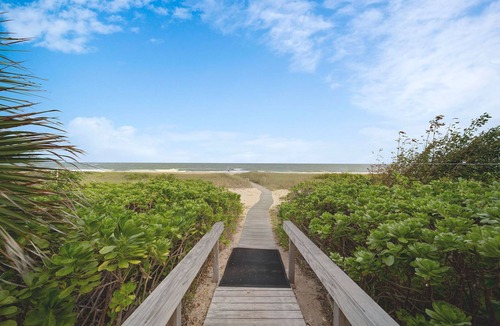 Lauderdale-by-the-Sea Condo | Lauderdale-by-the-Sea high rise with ocean views