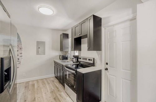 Poinciana Park Apartment | Lauderdale Breeze Villas