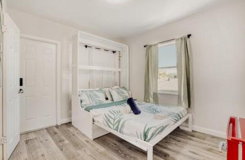Poinciana Park Apartment | Lauderdale Breeze Villas - Cozy Coastal Studio
