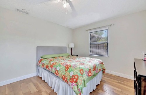 North Lauderdale House | Lauderdale Luxe Retreat 4-bedroom house with AC in lovely North Lauderdale