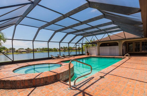 Lauderhill House | Lauderhill Waterfront 5BR Home with Private Pool! This is Paradise! NEW