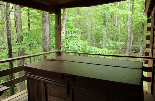 Hico Cabin | Laurel Cabin is romantic, cozy and all around perfect for couples!