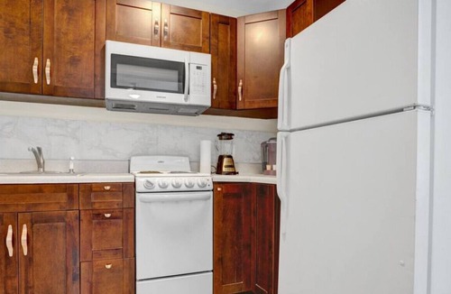 Lake Ridge Apartment | Lavish 1BR APT w/ Shared Backyard+BBQ+Picnic Table