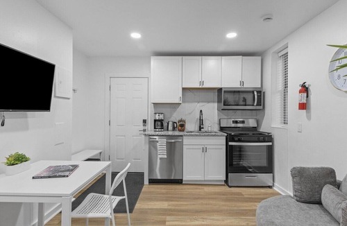 Lawrenceville Apartment | Lawrenceville/Central @2 Stylish and Quiet 1BD with Free Street Parking