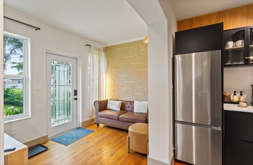 Miami Shores House | Lazzo: 2-bedroom unit in delightful Miami with cool AC for relaxing stay