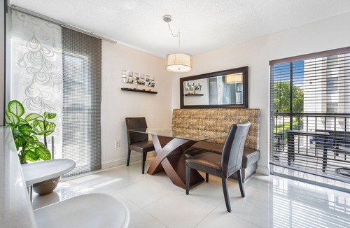 Sunny Isles Beach Apartment | Le Cartier Cozy 2 bed/2 bath Sunny Isles Beach 3-4 min walk from the Beach!