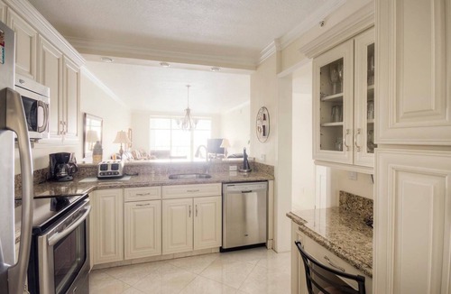 Sunny Isles Beach Apartment | Le Marina Bay PH5 STR-01500