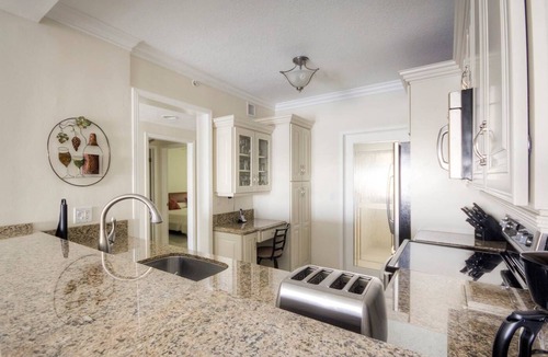 Sunny Isles Beach Apartment | Le Marina Bay PH5 STR-01500