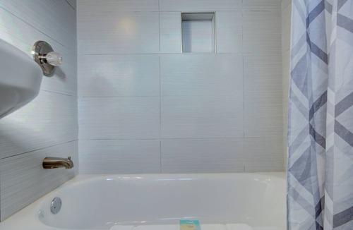 North Miami Hotel | Leeward Motel By Capital O North Miami Beachside