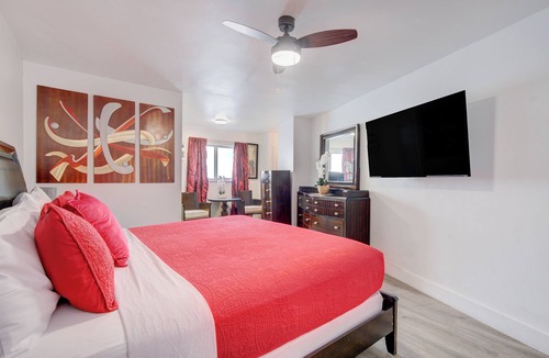North Miami Hotel | Leeward Motel By Capital O North Miami Beachside