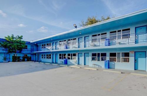 North Miami Hotel | Leeward Motel By Capital O North Miami Beachside