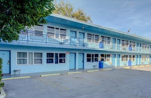 North Miami Hotel | Leeward Motel By Capital O North Miami Beachside
