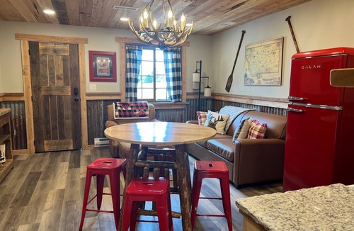 Columbia Falls Cabin | "Lewis and Clark" cabin at Columbia Mountain Ranch. Near Glacier National Park!