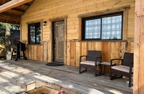 Columbia Falls Cabin | "Lewis and Clark" cabin at Columbia Mountain Ranch. Near Glacier National Park!