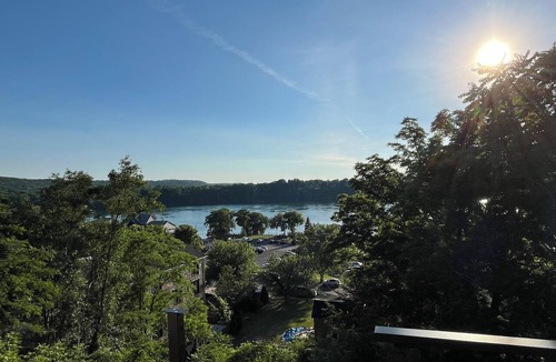 Lewiston Cottage | Lewiston Serene Cottage Upscale Stunning River View 2 bedroom, all amenities AC