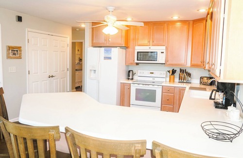 Broadkill Beach House | LEYA`S SECRET TREASURE - 3 BD, 2.5 BA - Sleeps 10 - Steps from the beach! *Dog-Friendly*