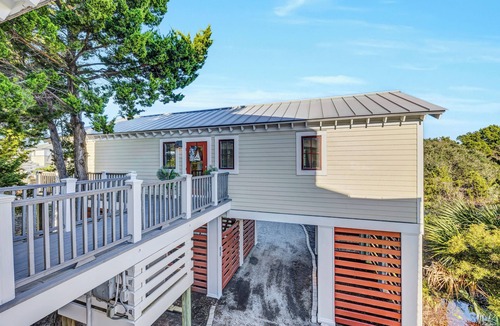 West Beach House | Lightkeeper's Cottage – Experience the simplicity and convenience of island life