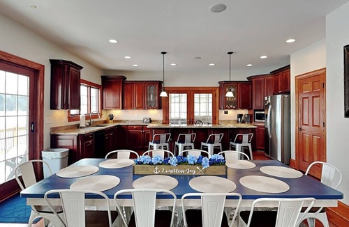 Waterfront Greens House | Limitless Joy | Private Indoor Pool + Hot Tubs & Game Room!