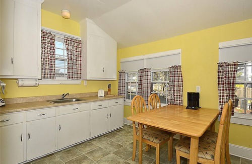 South Rehoboth Condo | LINENS & DAILY Activities INCLUDED*! PET FRIENDLY! 2 BLOCKS TO BEACH , DOWNTOWN. PET FRIENDLY, Grab your furry friends and come to the beach!