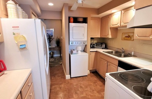 Rehoboth Beach Condo | LINENS & DAILY ACTIVITIES INCLUDED*! OCEANFRONT/BOARDWALK BUILDING W/ROOFTOP POOL Oceanfront living at its finest. Enjoy this 3 bedroom, 3 full bathroom unit with recent upgrades