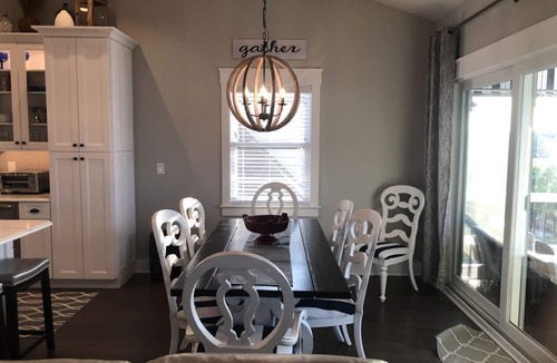 North End House | Linens included for Jan, Feb, March, April, Nov Dec new bookings- 8 BR 4 Bath