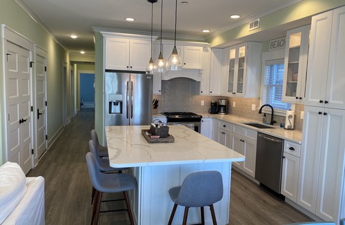 North End House | Linens included for Jan, Feb, March, April, Nov Dec new bookings- 8 BR 4 Bath