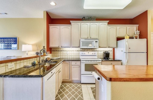 Villages of Five Points Condo | LINENS INCLUDED! TENNIS, POOL, PLAYGROUND, BOOK TODAY!