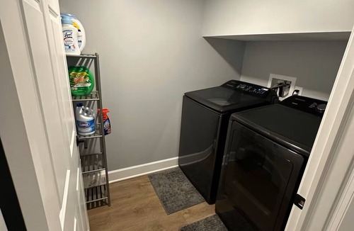 Orchard Park House | Little Blue House on the Corner - 5bedroom/2bath
