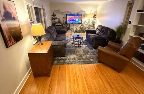Orchard Park House | Little Blue House on the Corner - 5bedroom/2bath