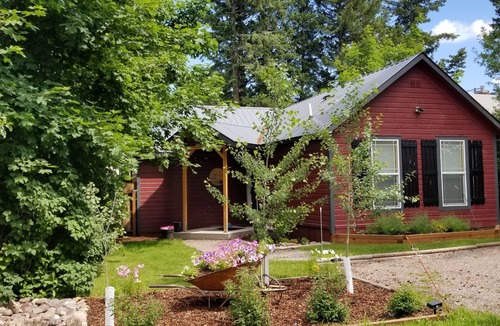 Columbia Falls House | Little House Under the Big Sky, 2 bedrm 2 bth near Glacier Park & Whitefish Mt.