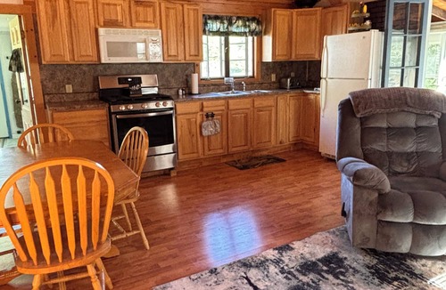 Ilion House | Little lake house, quiet cozy